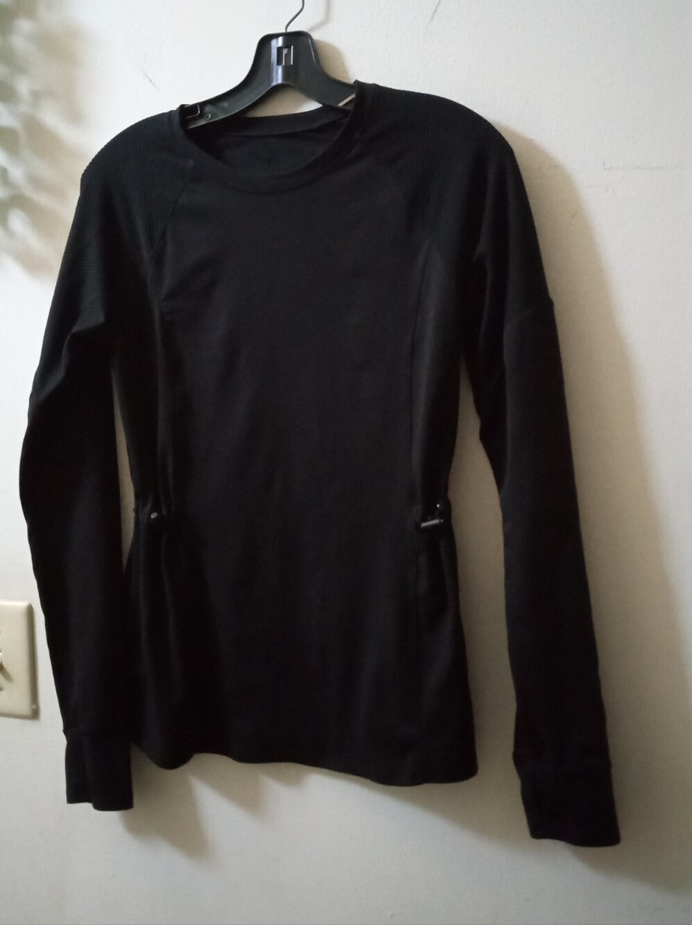 Fabletics Classic Black Long-Sleeve Women's Athletic Top - Slim Fit